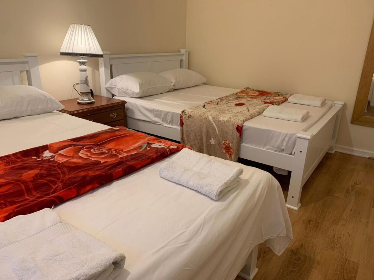 Two Bed Holiday Apartment Londra Esterno foto
