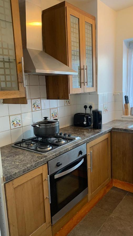 Two Bed Holiday Apartment Londra Esterno foto