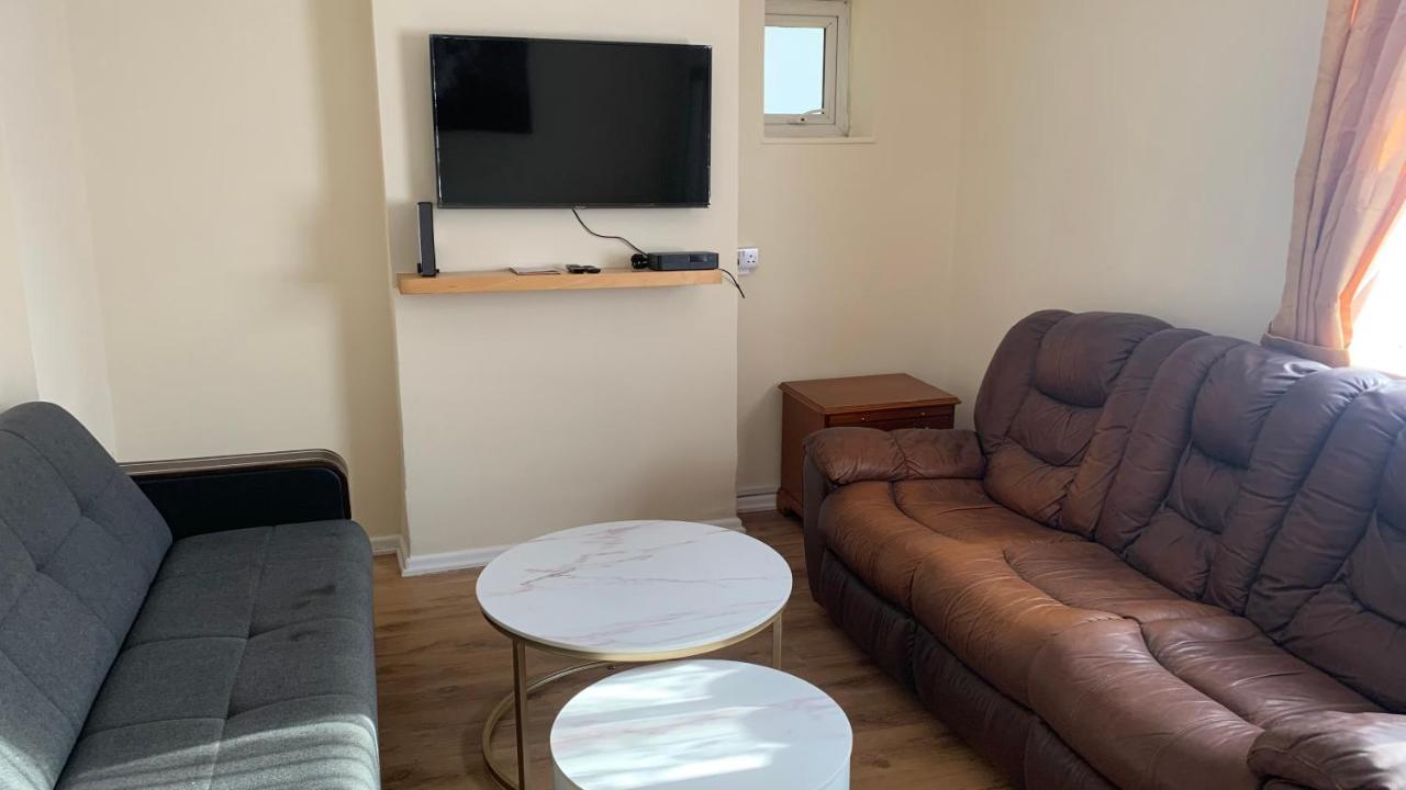 Two Bed Holiday Apartment Londra Esterno foto