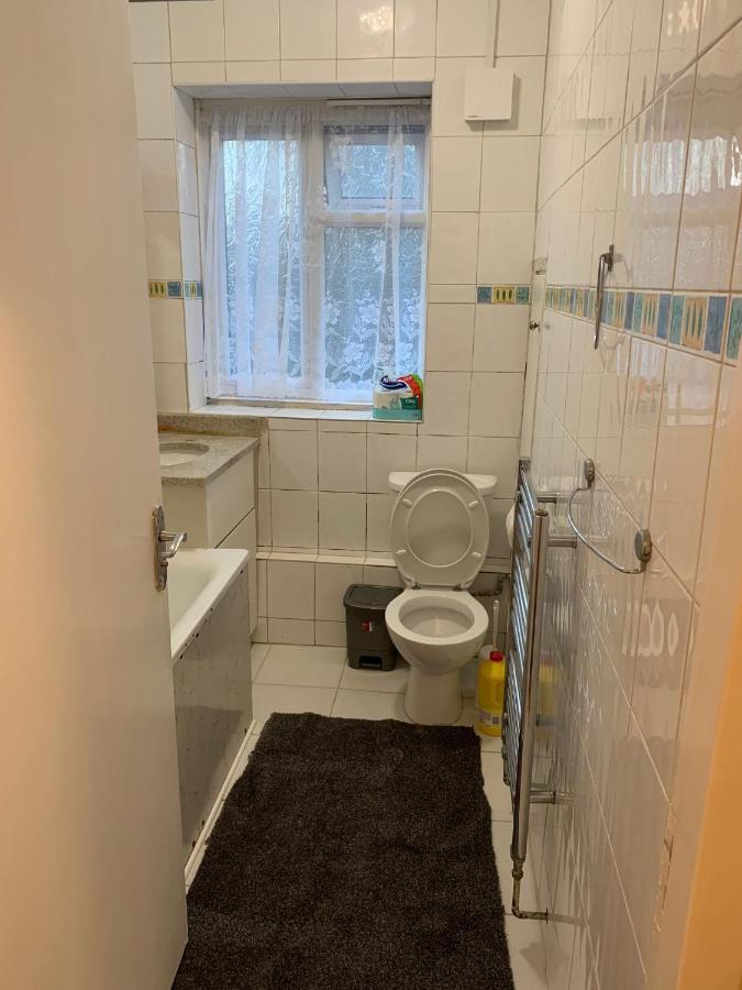 Two Bed Holiday Apartment Londra Esterno foto